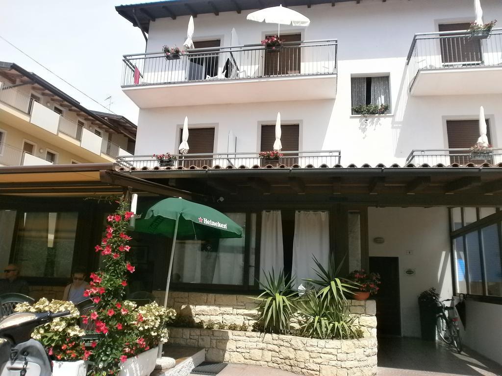 Albergo Al Pescatore เบรนโซเน ซูล การ์ดา ภายนอก รูปภาพ