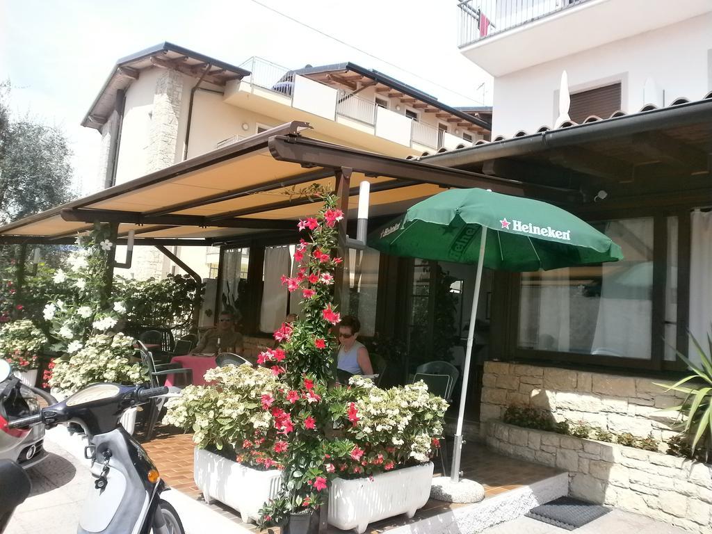 Albergo Al Pescatore เบรนโซเน ซูล การ์ดา ภายนอก รูปภาพ