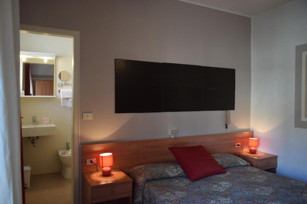 Albergo Al Pescatore เบรนโซเน ซูล การ์ดา ภายนอก รูปภาพ