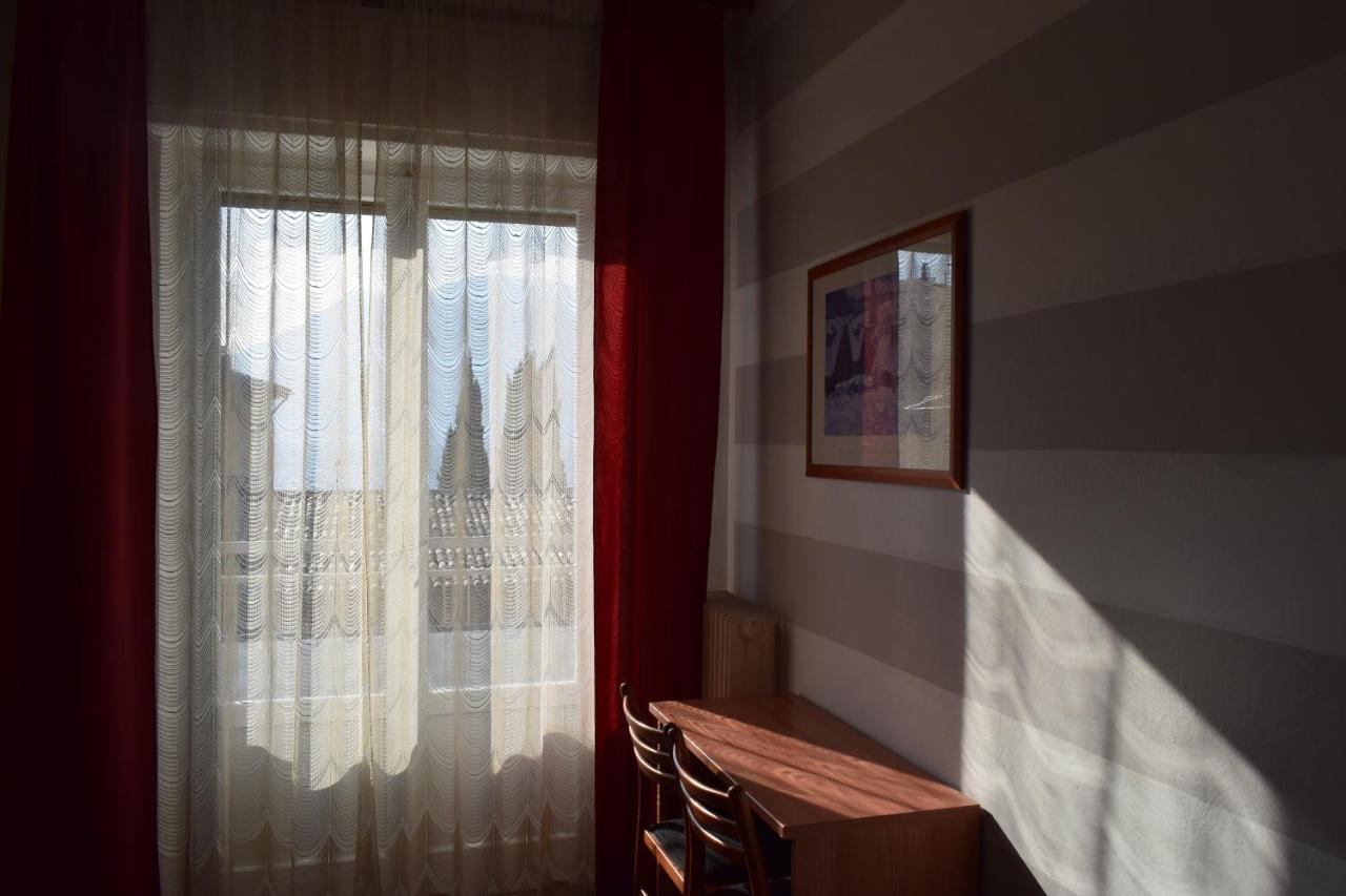 Albergo Al Pescatore เบรนโซเน ซูล การ์ดา ภายนอก รูปภาพ