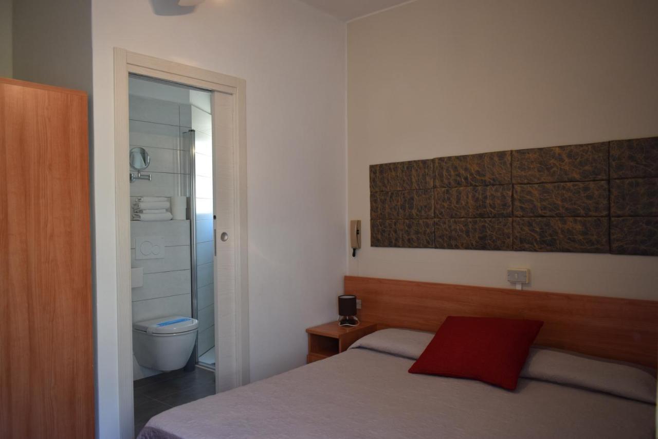 Albergo Al Pescatore เบรนโซเน ซูล การ์ดา ภายนอก รูปภาพ