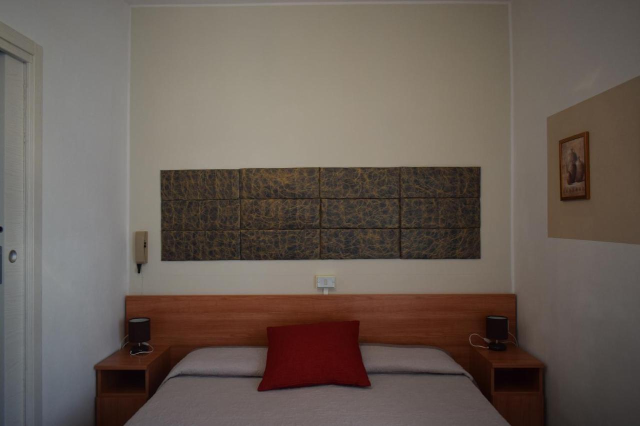Albergo Al Pescatore เบรนโซเน ซูล การ์ดา ภายนอก รูปภาพ
