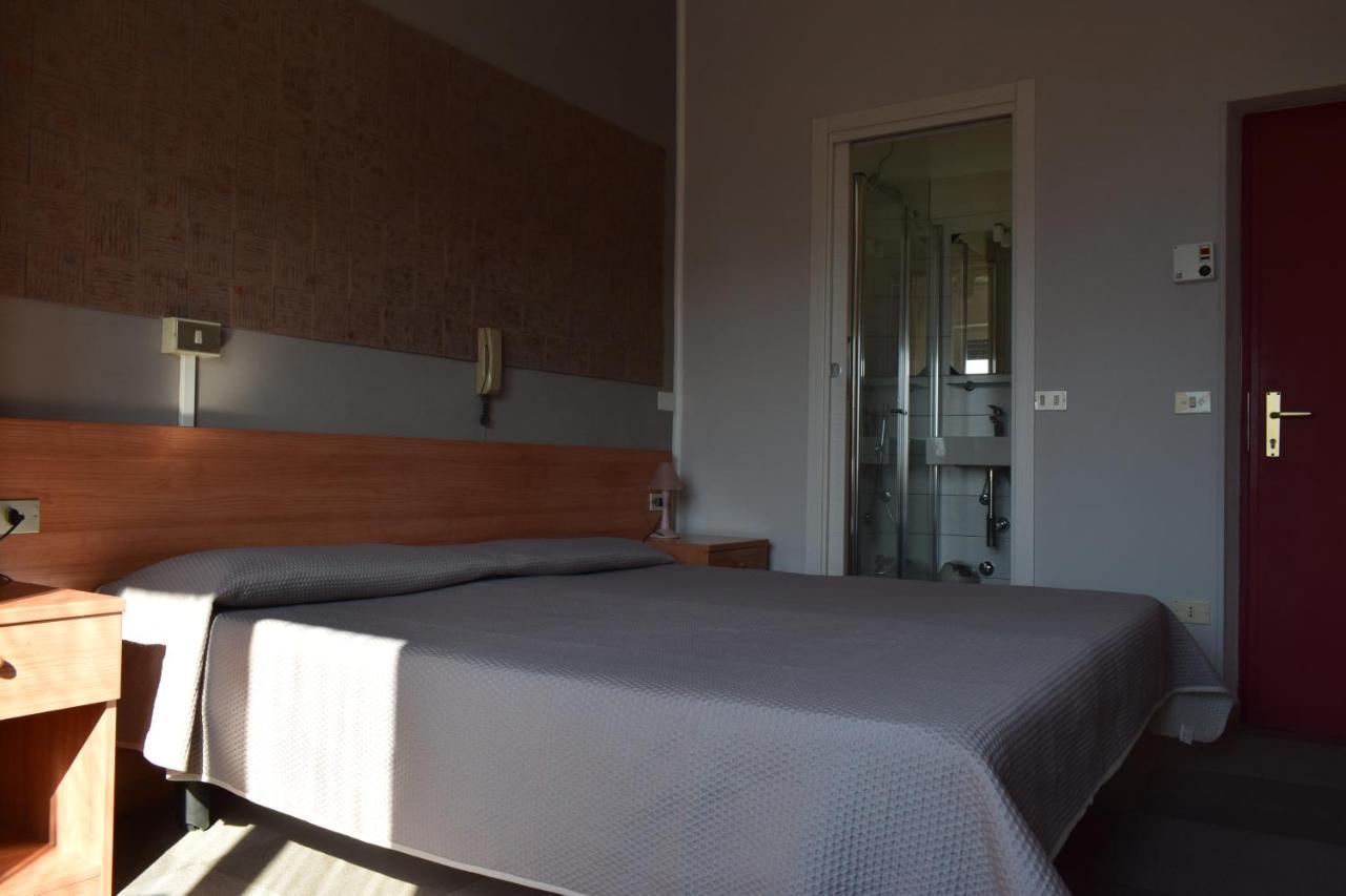 Albergo Al Pescatore เบรนโซเน ซูล การ์ดา ภายนอก รูปภาพ