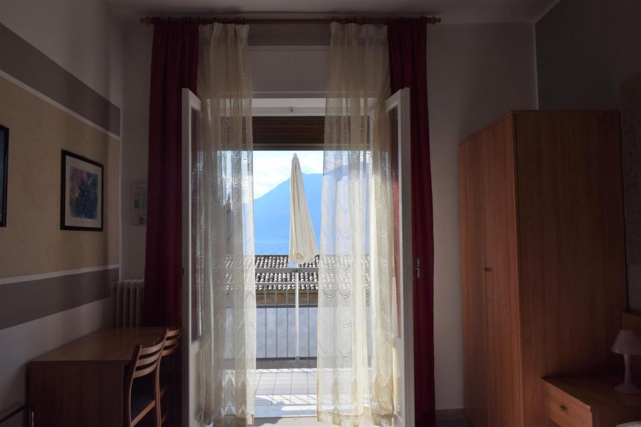Albergo Al Pescatore เบรนโซเน ซูล การ์ดา ภายนอก รูปภาพ