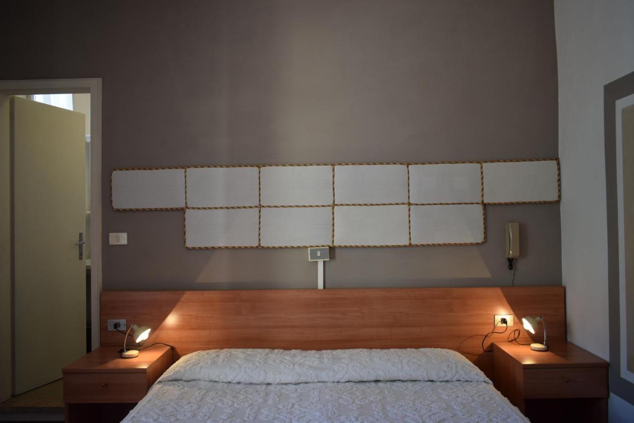 Albergo Al Pescatore เบรนโซเน ซูล การ์ดา ภายนอก รูปภาพ