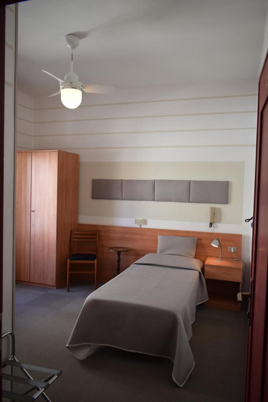 Albergo Al Pescatore เบรนโซเน ซูล การ์ดา ภายนอก รูปภาพ