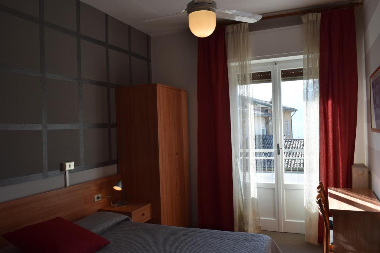 Albergo Al Pescatore เบรนโซเน ซูล การ์ดา ภายนอก รูปภาพ