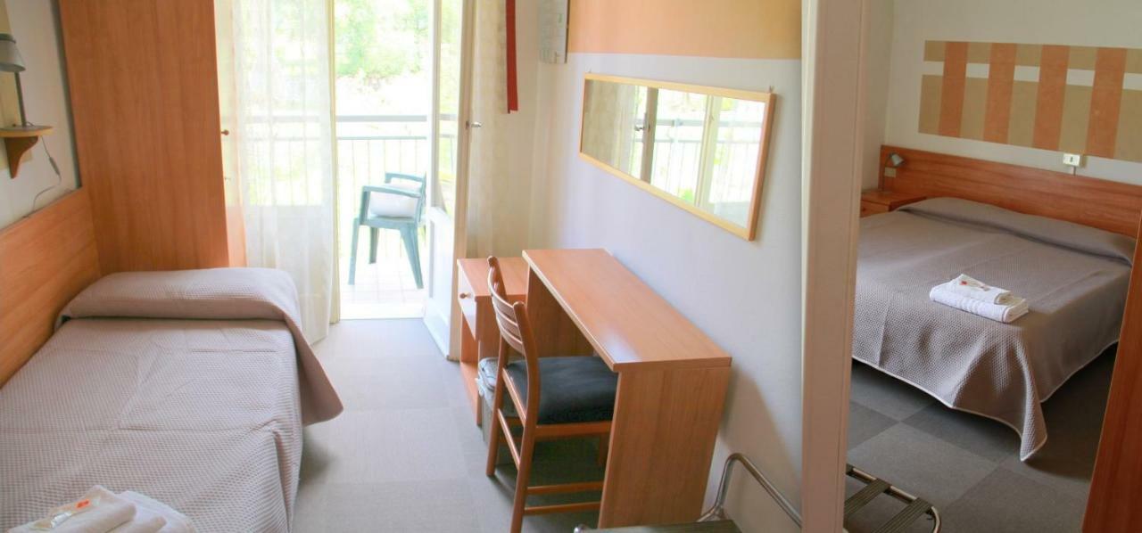 Albergo Al Pescatore เบรนโซเน ซูล การ์ดา ภายนอก รูปภาพ