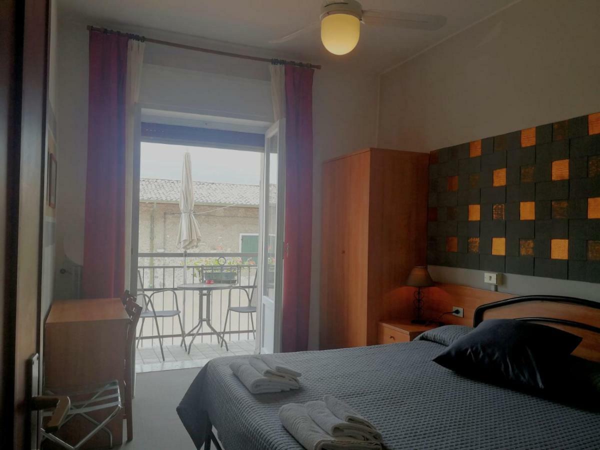 Albergo Al Pescatore เบรนโซเน ซูล การ์ดา ภายนอก รูปภาพ