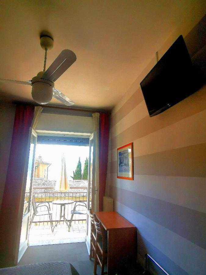 Albergo Al Pescatore เบรนโซเน ซูล การ์ดา ภายนอก รูปภาพ